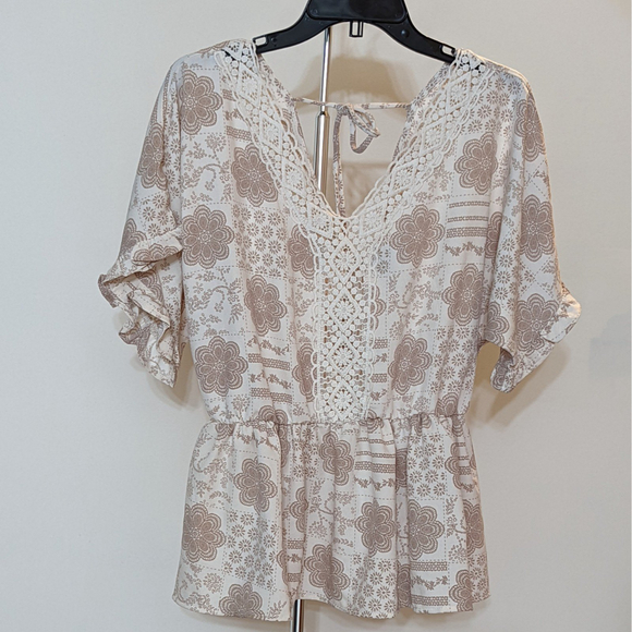 NWT Daytrip Buckle Women's Size Medium Medallion Print Peplum Top Boho - Picture 3 of 5